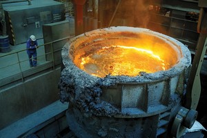 Pánvová pec minihutě, ve které se 200 tun oceli tepolotně saturuje